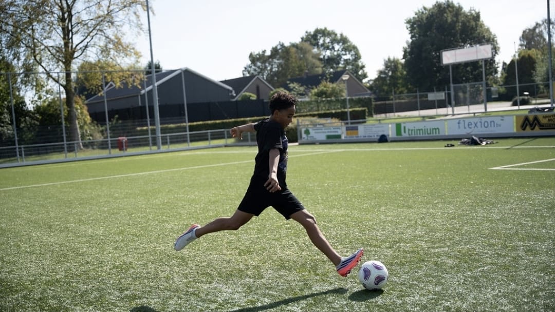 Speler haalt uit voor een schot